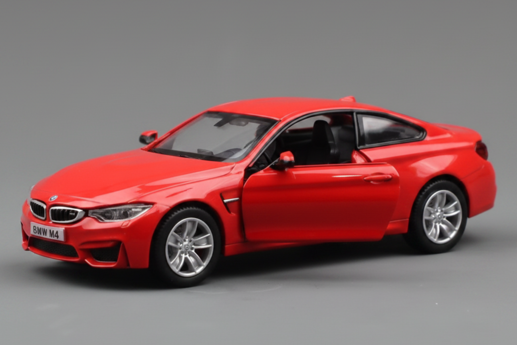 BMW F82 M4 1/36