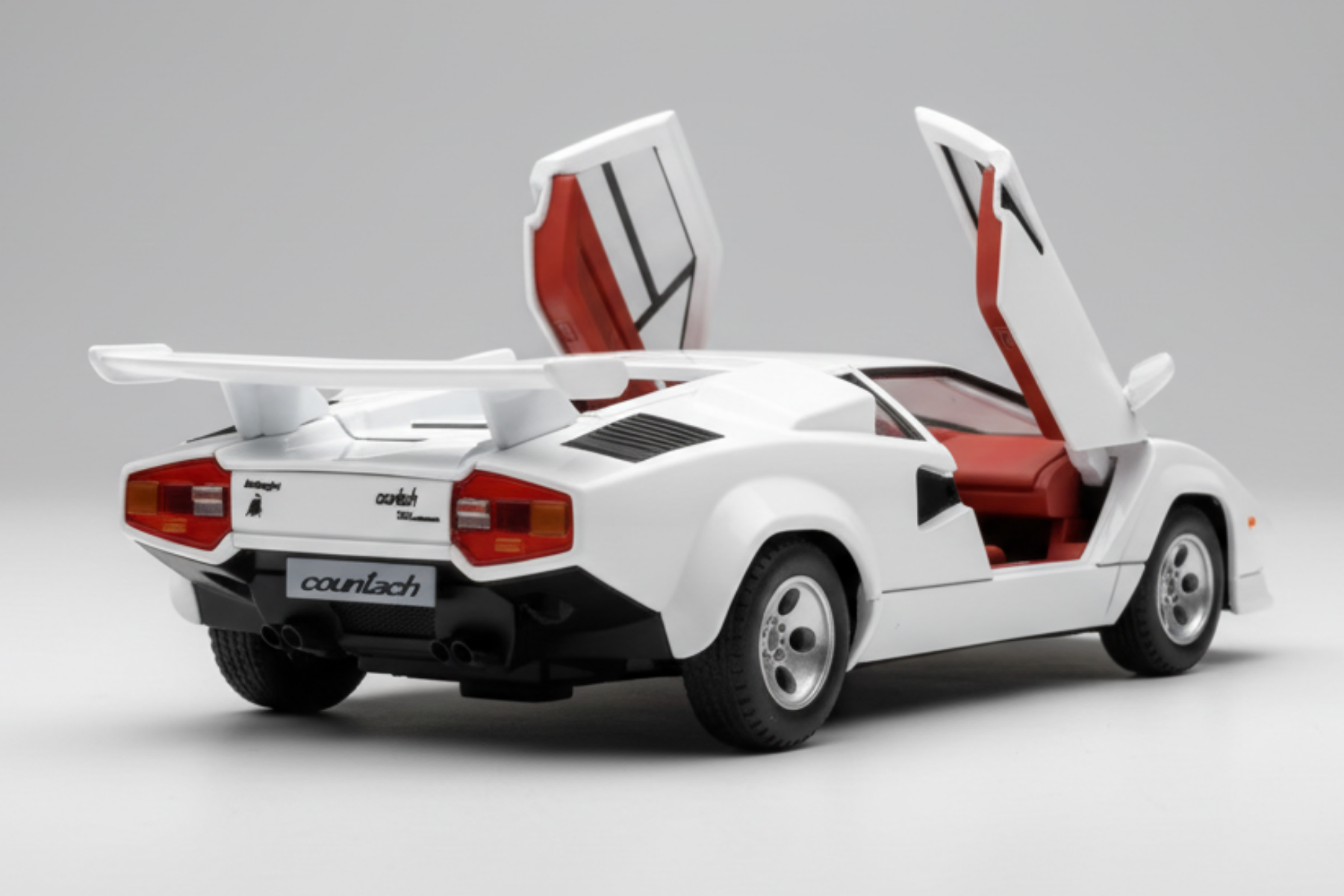 Lamborghini Countach 1/32