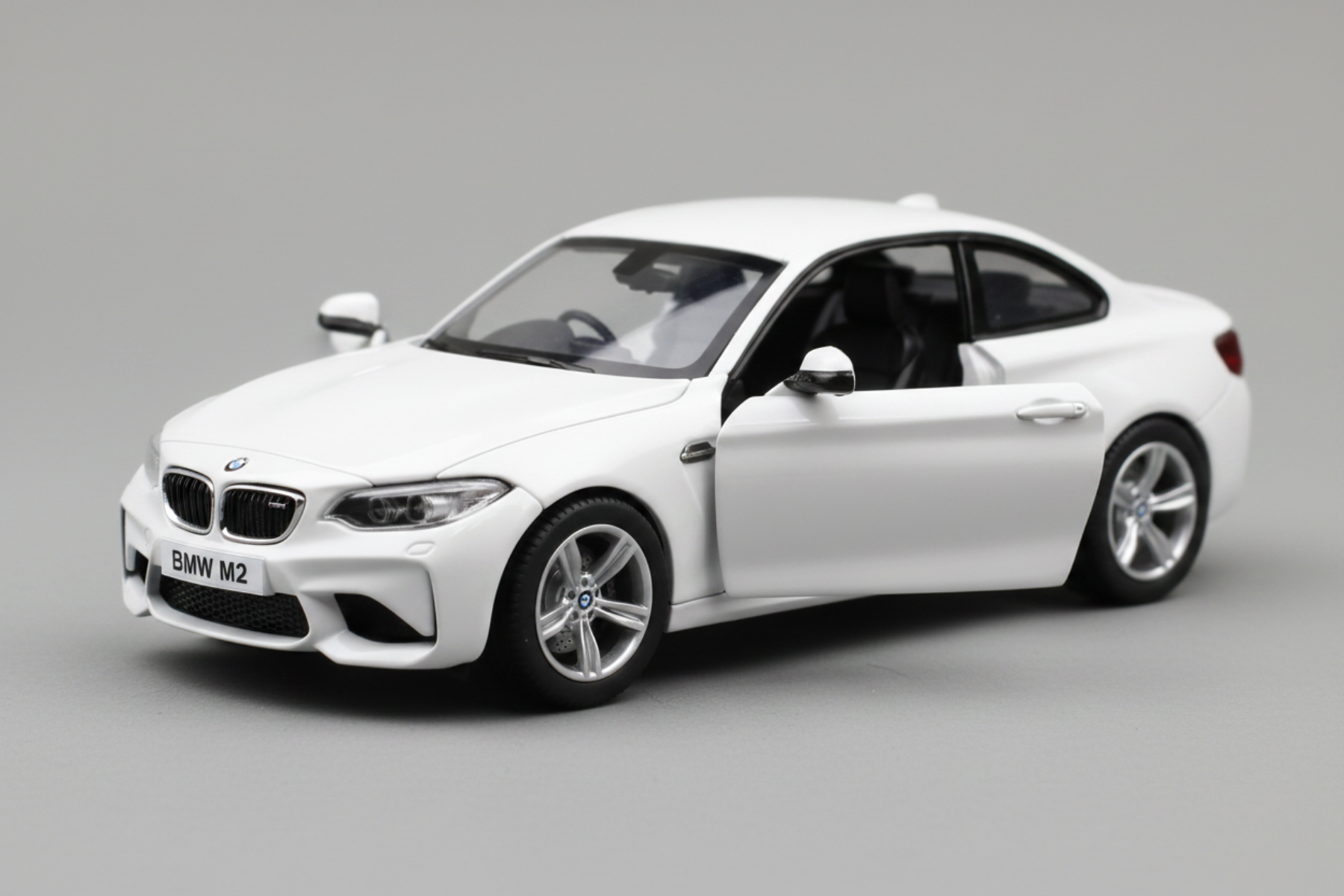 BMW M2 1/36