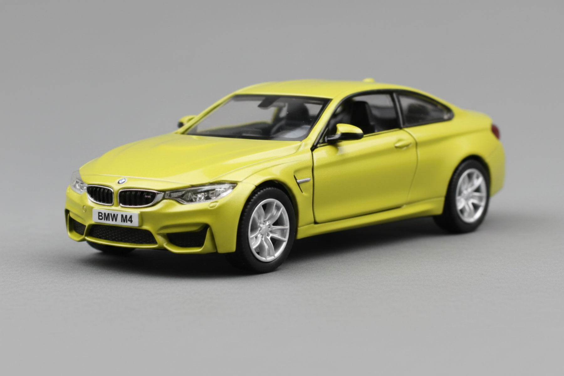BMW F82 M4 1/36