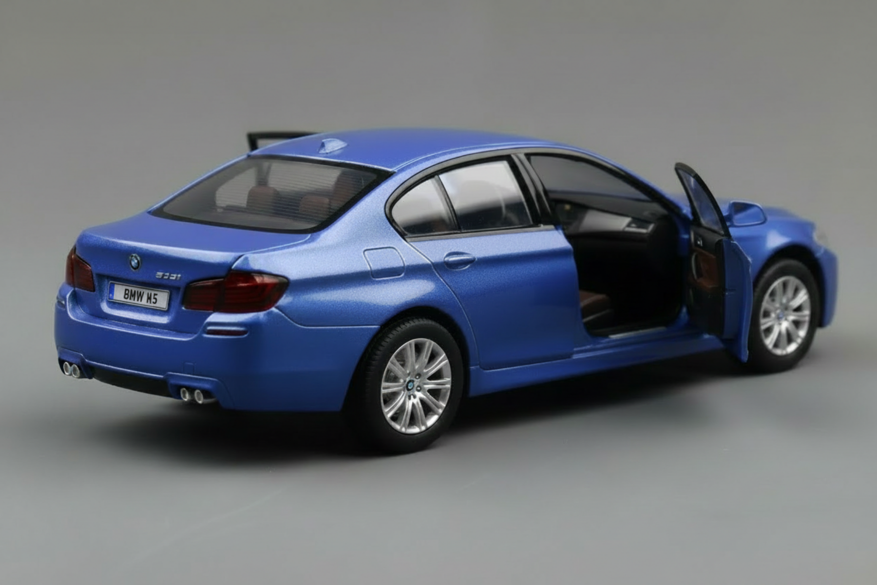 BMW F10 M5 1/36
