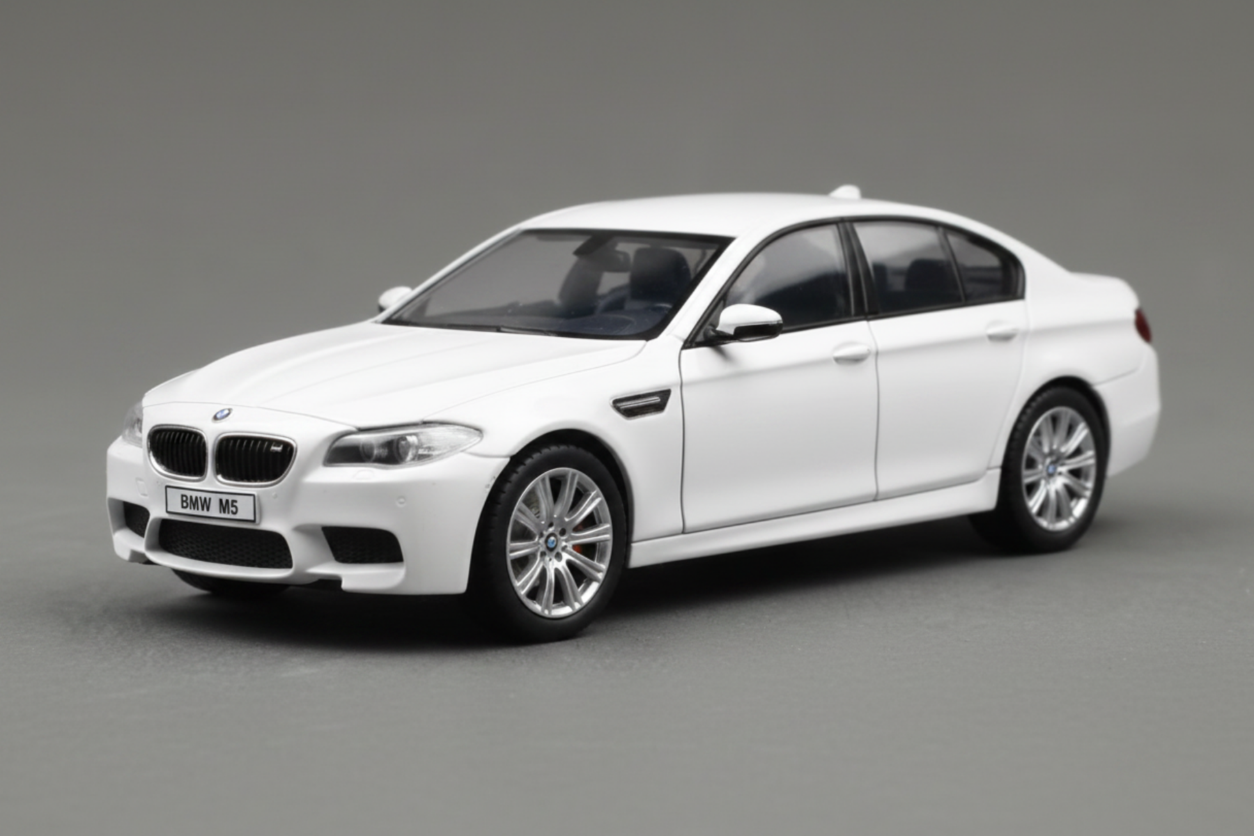 BMW F10 M5 1/36