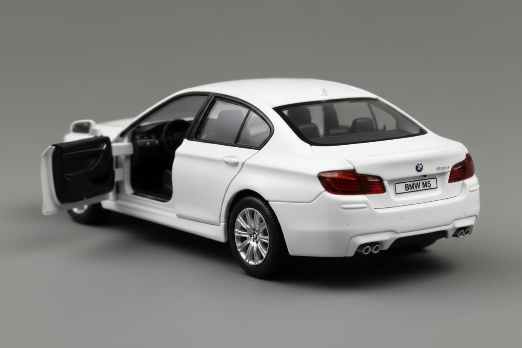 BMW F10 M5 1/36
