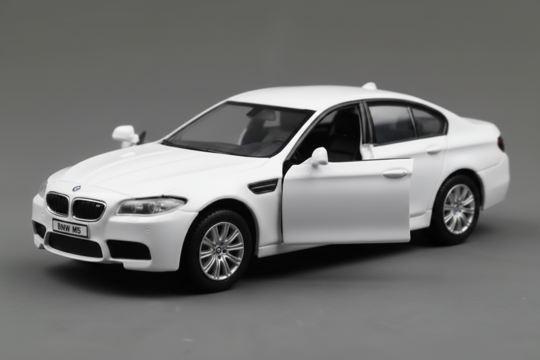 BMW F10 M5 1/36