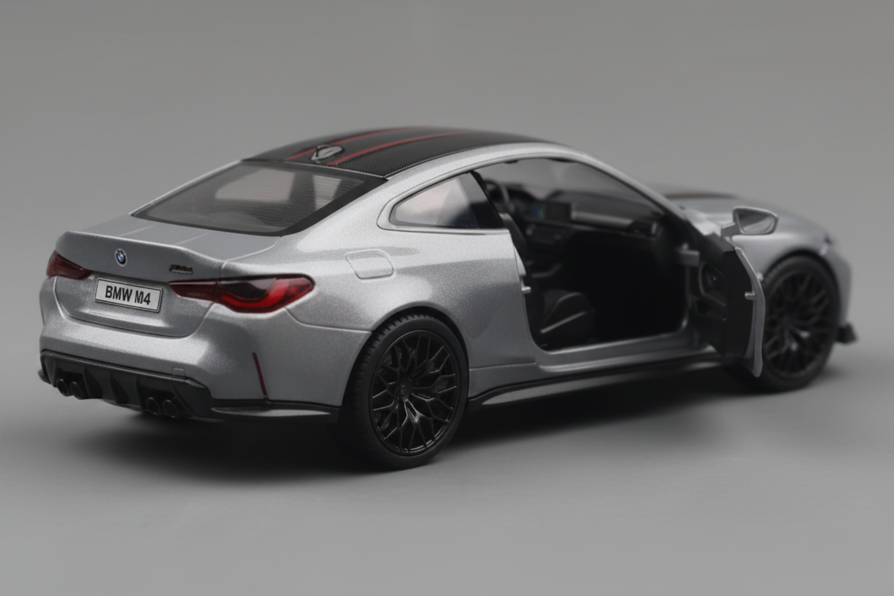 BMW M4 CSL 1/36