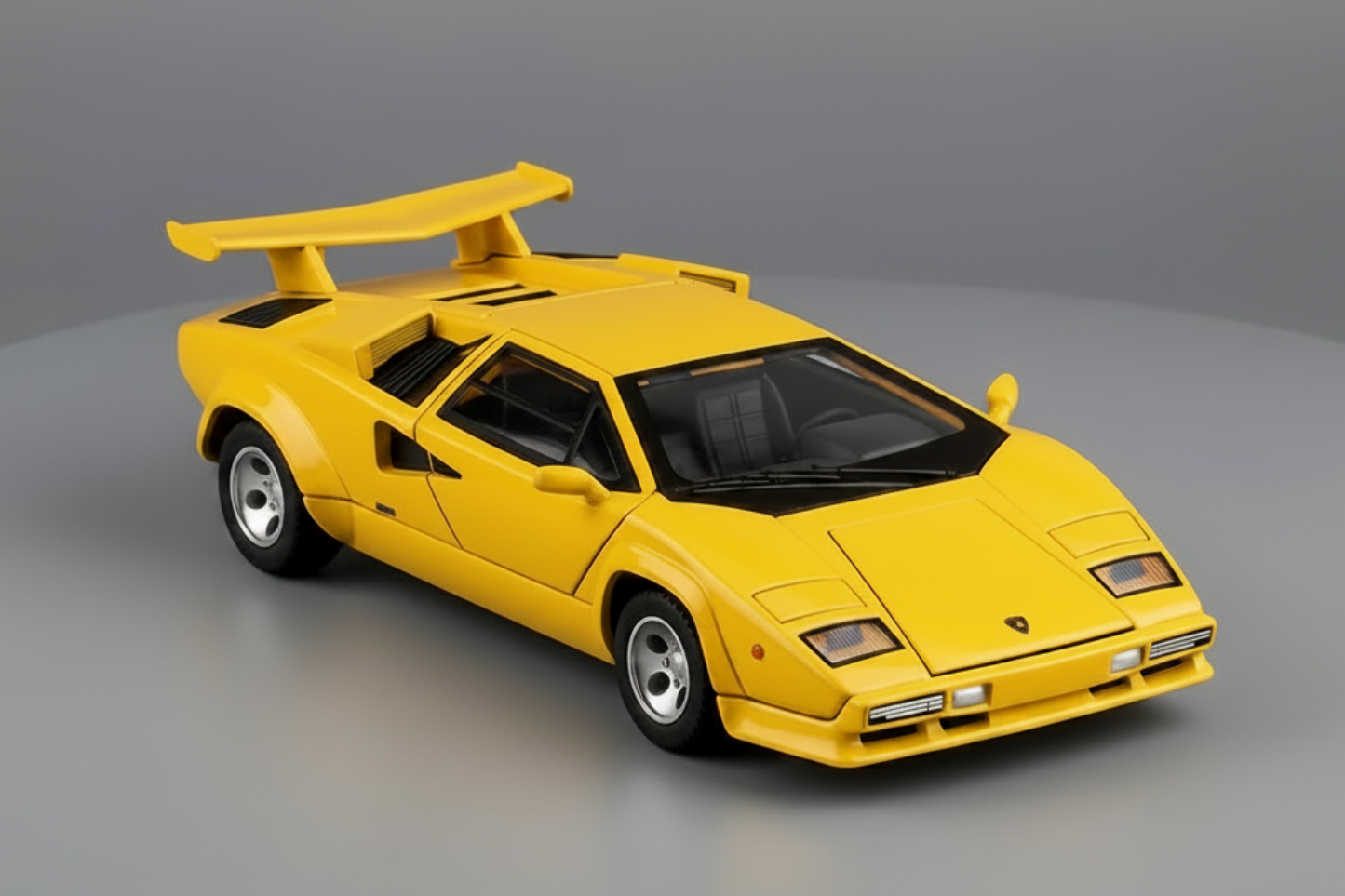 Lamborghini Countach 1/32