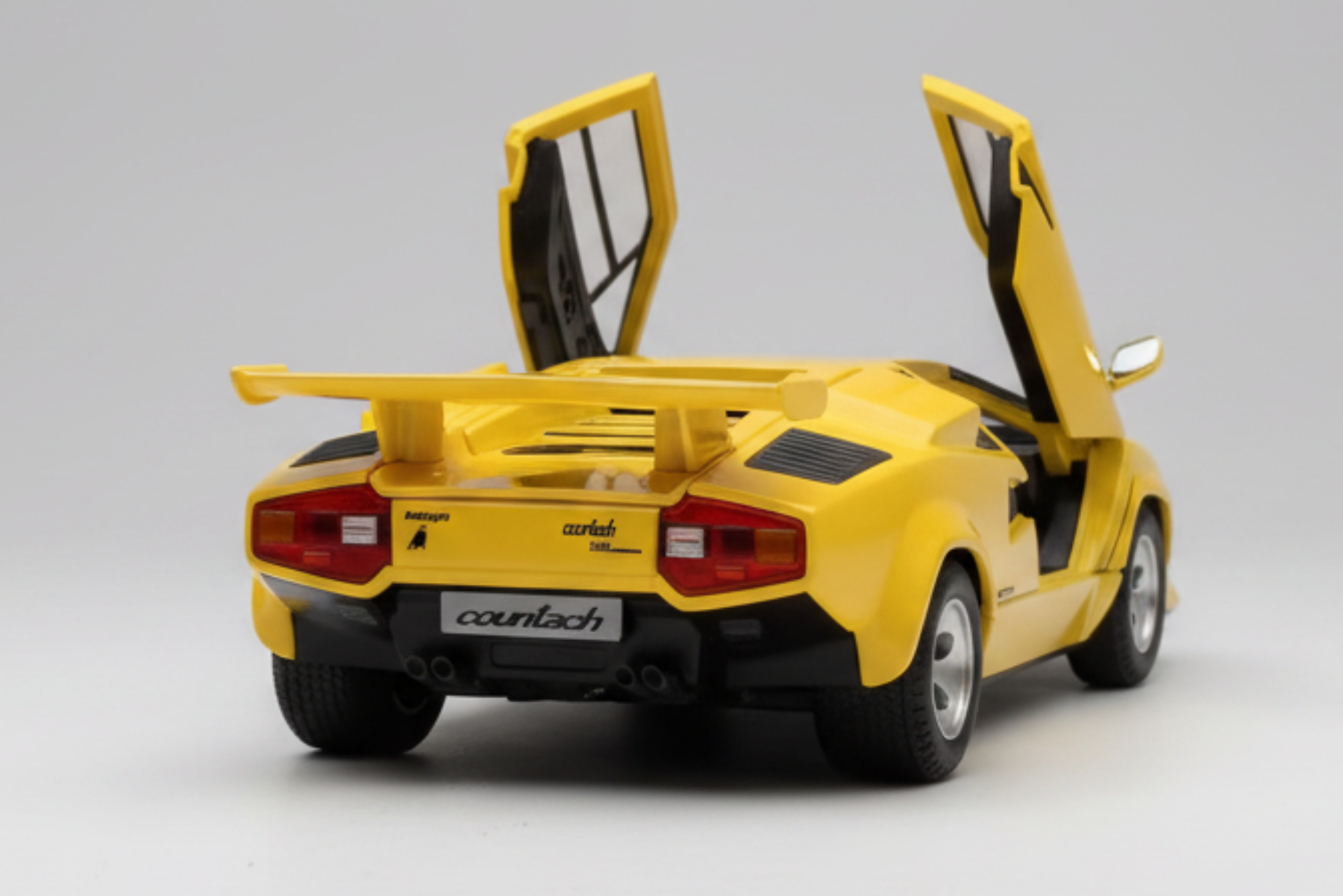 Lamborghini Countach 1/32